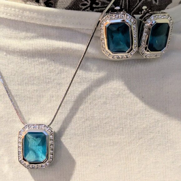 Vintage Jewels by Park Lane Blue w/ Crystal-like stones in Silver Tone/ Retro - Picture 3 of 3